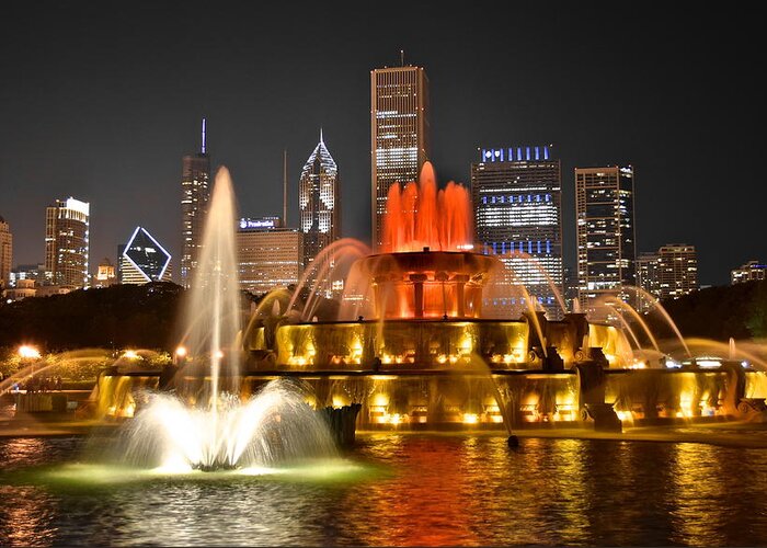 Buckingham Greeting Card featuring the photograph Buckingham Fountain at Night by Frozen in Time Fine Art Photography