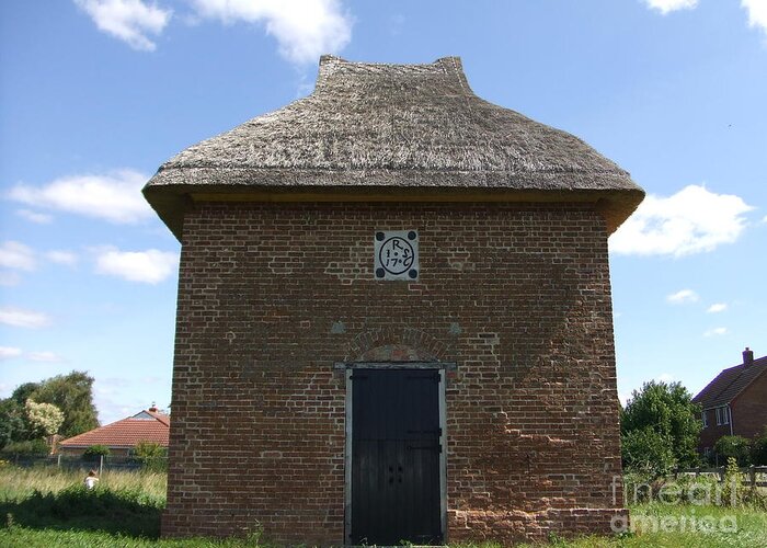 Foxton Greeting Card featuring the photograph Foxton Dovecote by Richard Reeve