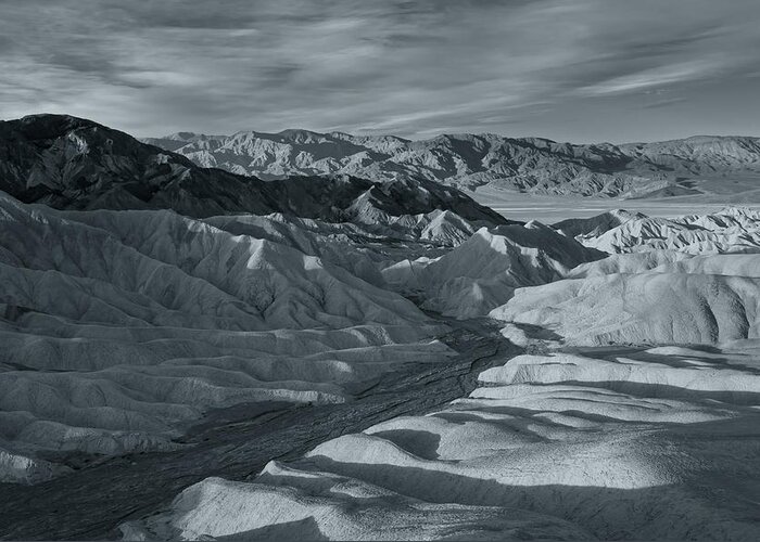 Landscape Greeting Card featuring the photograph Road To The Valley BW by Jonathan Nguyen