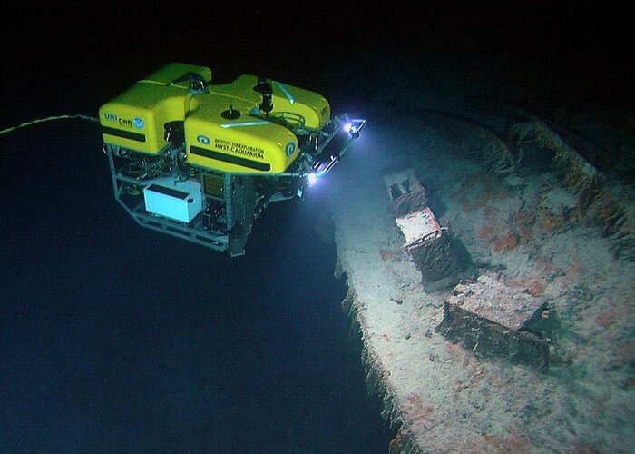 Hercules Greeting Card featuring the photograph Rov Exploration Of Titanic by Noaa/science Photo Library