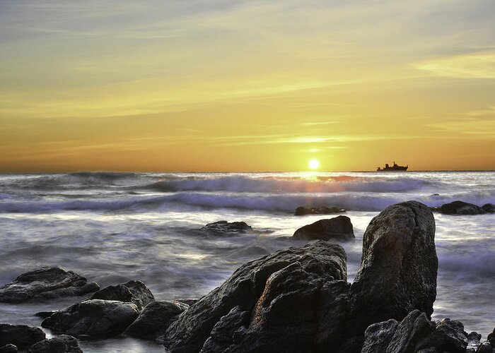 Aberdeen Greeting Card featuring the photograph Sunrise and Crashing Waves by Veli Bariskan