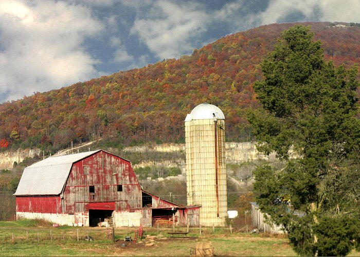 Landscape Greeting Card featuring the photograph Tennessee Barn 2 by Robert Camp
