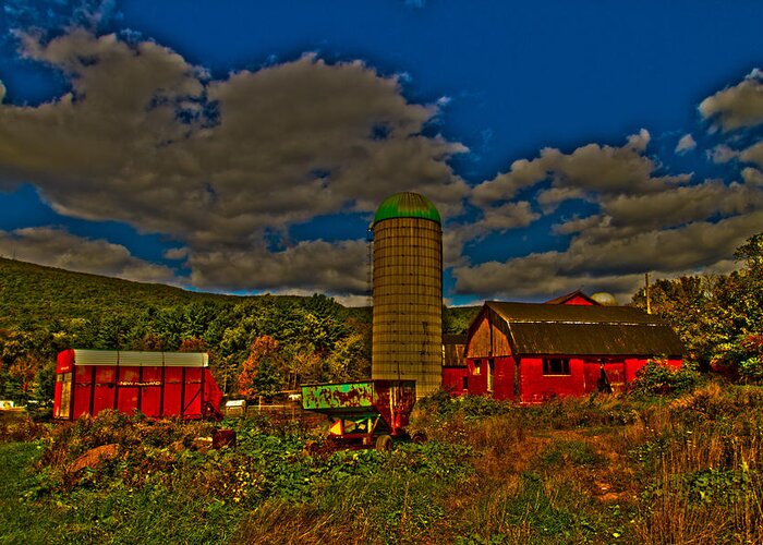 Pennsylvania Greeting Card featuring the photograph The Old Barn by Tom Kelly