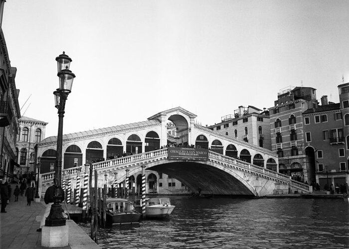 Venezia Greeting Card featuring the photograph Venezia Rialto by Riccardo Mottola