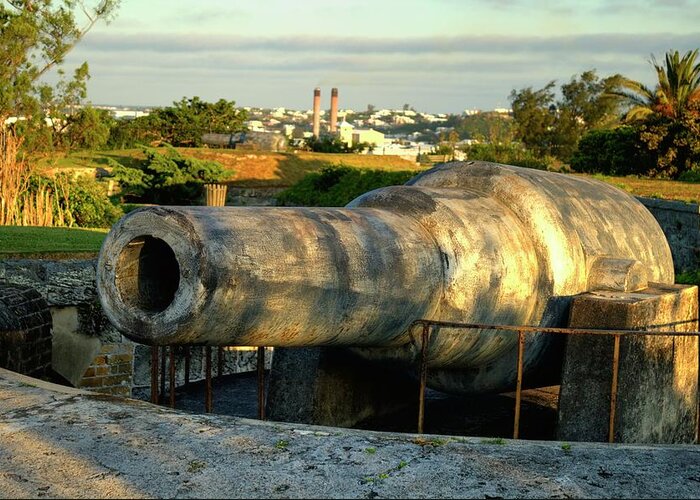 Fort Hamiltion Bermuda Greeting Card featuring the photograph Fort Hamilton Cannon by Tom Singleton