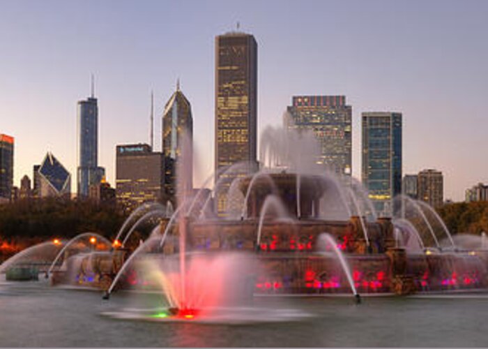 Buckingham Greeting Card featuring the photograph Buckingham Fountain #1 by Twenty Two North Photography
