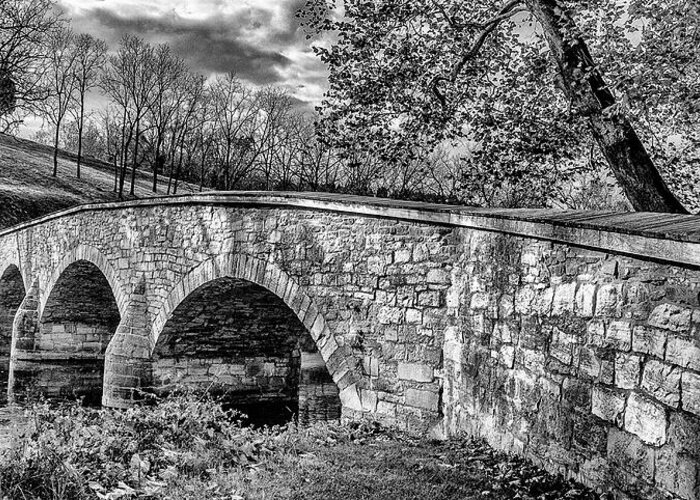 D2-cw-0442-b Greeting Card featuring the photograph Burnside Bridge at Antietam #2 by Paul W Faust - Impressions of Light