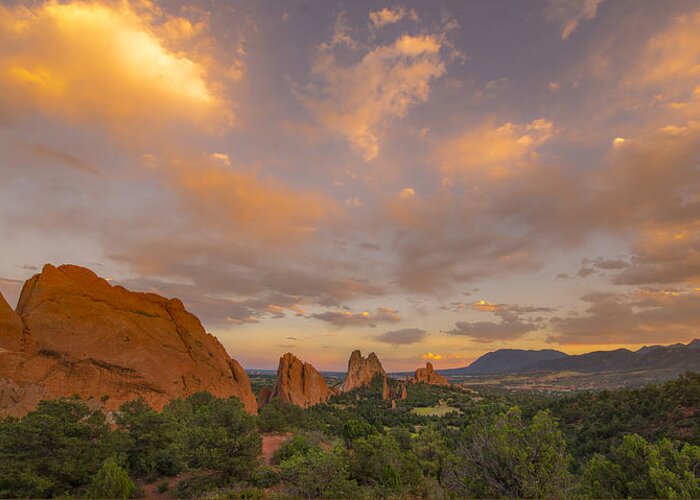 Garden Of The Gods Greeting Card featuring the photograph Beautiful Earth and Sky by Tim Reaves