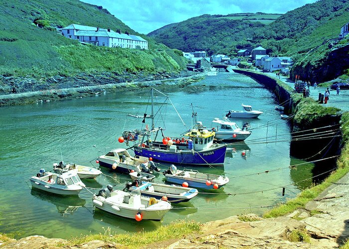 Places Greeting Card featuring the photograph Boscastle by Richard Denyer