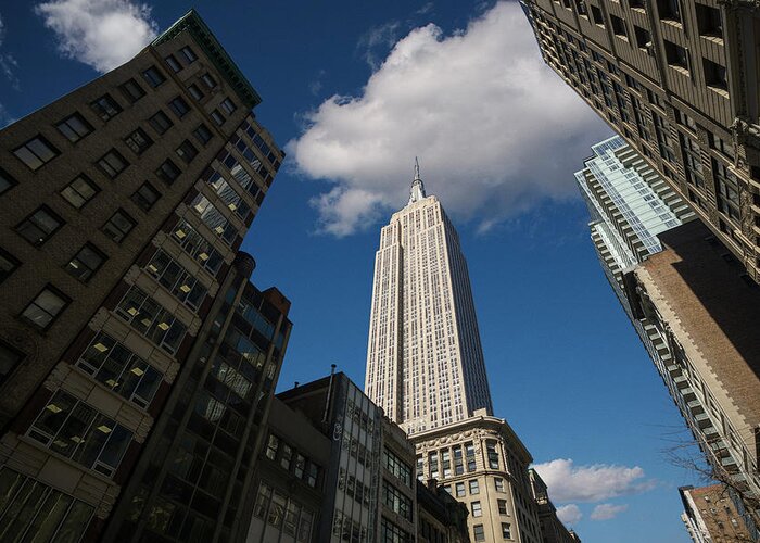 Landscape Greeting Card featuring the photograph Empire State of Mind by Daniel Portalatin