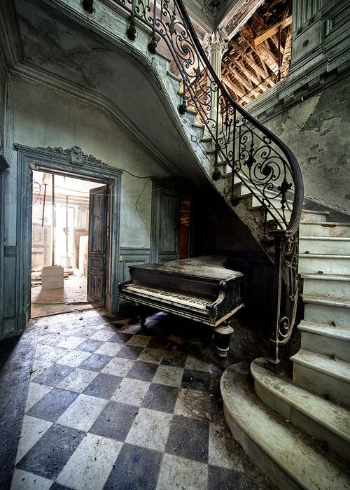 Abandoned Greeting Card featuring the photograph Forgotten Ancient Piano - Urban Exploration by Dirk Ercken