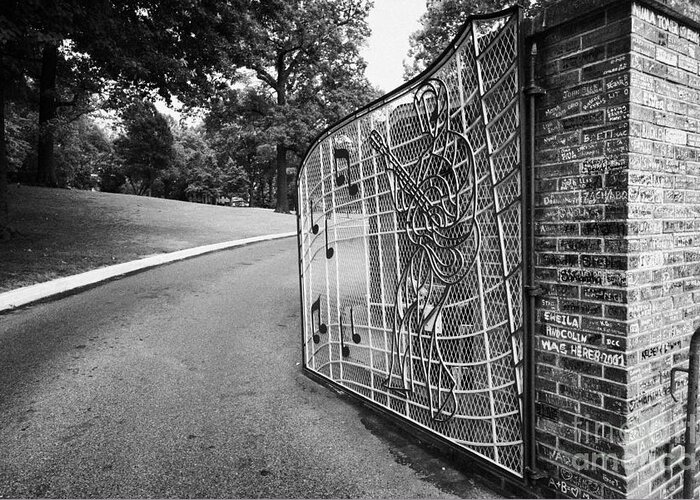 Elvis Greeting Card featuring the photograph Gate And Driveway Of Graceland Elvis Presleys Mansion Home In Memphis Tennessee Usa by Joe Fox