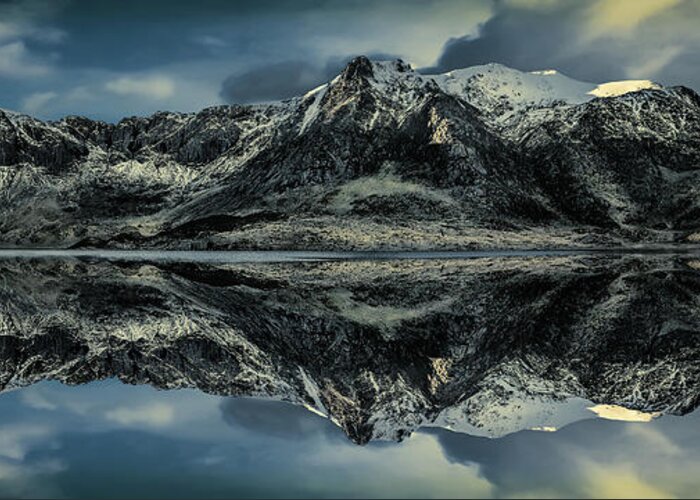 Llyn Idwal Greeting Card featuring the photograph Midnight Lake by Adrian Evans