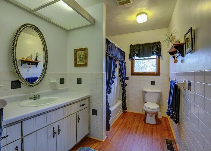 Real Estate Photography Greeting Card featuring the photograph Mt Vernon Master Bath by Jeff Kurtz