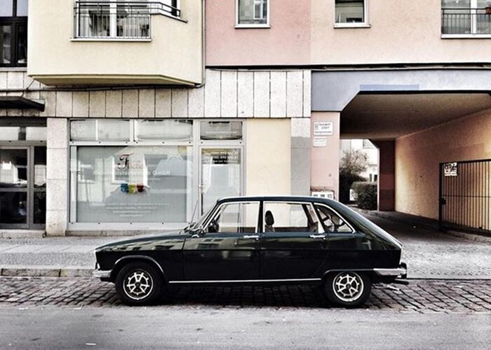 R16 Greeting Card featuring the photograph Renault 16

#berlin #kreuzberg by Berlinspotting BrlnSpttng