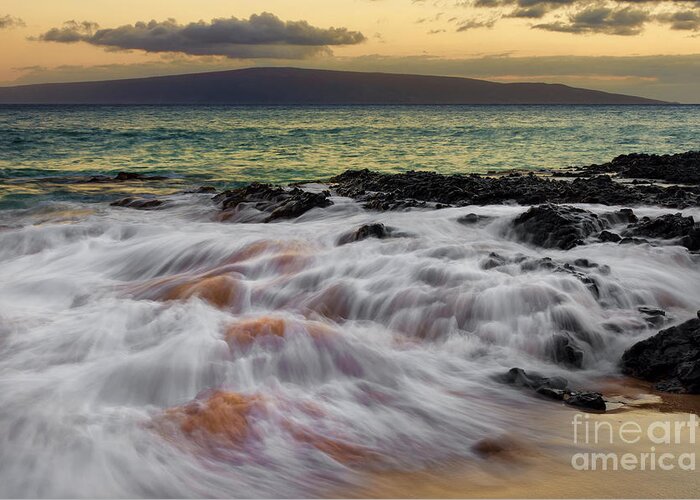 Running Greeting Card featuring the photograph Running Wave at Keawakapu Beach by Eddie Yerkish