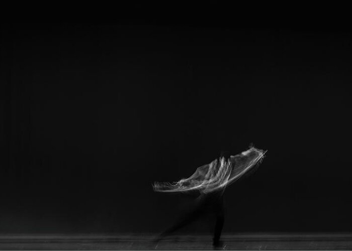 Abstract Greeting Card featuring the photograph Solo Dancer by Catherine Lau