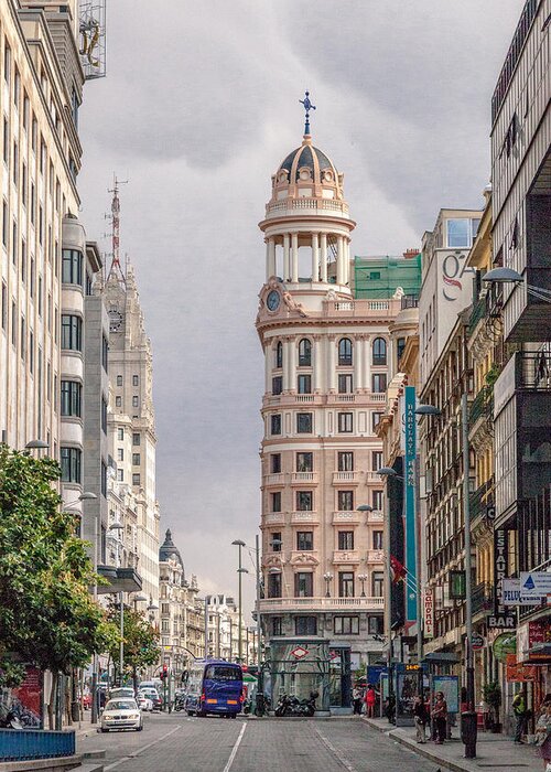 Gran Via Greeting Card featuring the photograph Spanish Broadway by W Chris Fooshee