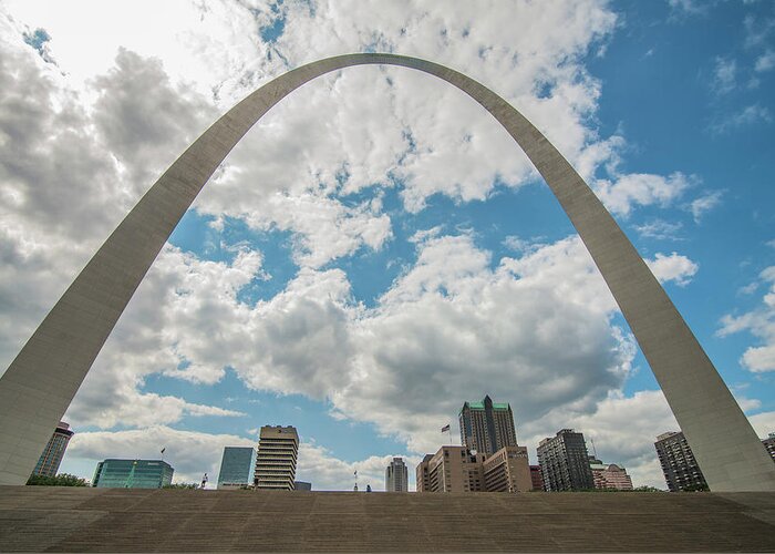 St. Louis Greeting Card featuring the photograph St. Louis gateway Arch Skyline 9489 by David Haskett II