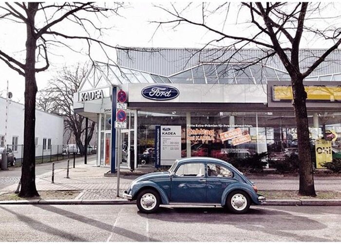 Vintage Greeting Card featuring the photograph Volkswagen Käfer 
#berlin #halensee by Berlinspotting BrlnSpttng