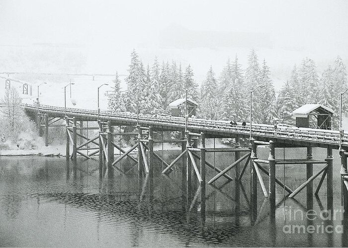 Pier Greeting Card featuring the photograph Winter morning in the pier by Sal Ahmed