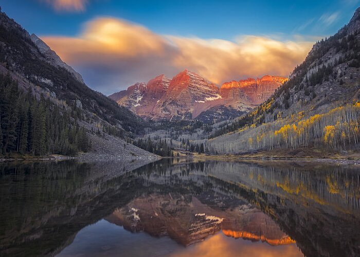 Aspen Greeting Card featuring the photograph A Perfect Morning In Maroon Lake by Michael Zheng