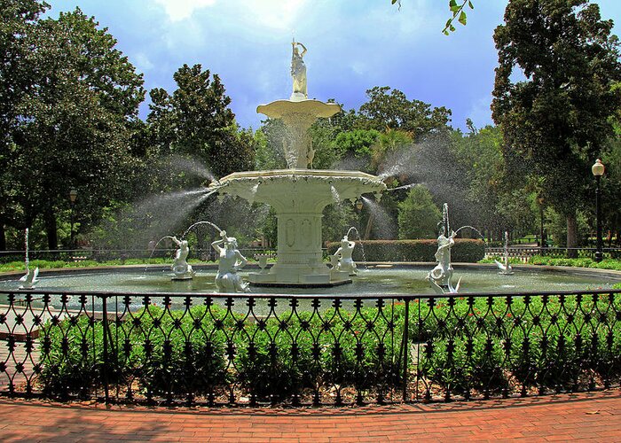 Fountain Greeting Card featuring the photograph Forsyth Fountain - Savannah, Ga. by Richard Krebs