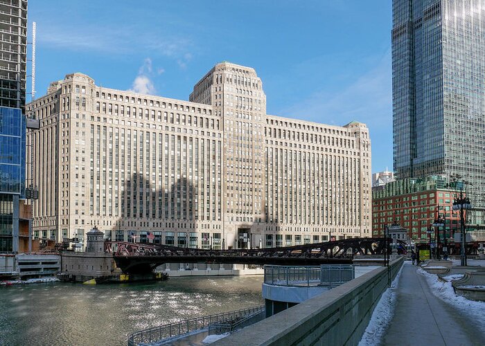 Chicago Greeting Card featuring the photograph Merchandise Mart Buiding by Todd Bannor