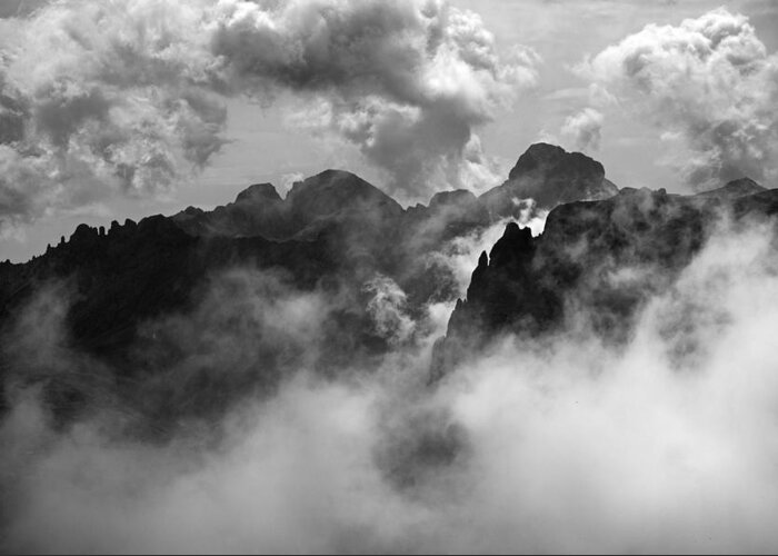 Mountains Greeting Card featuring the photograph Un mondo fra le nuvole by Raffaele Corte