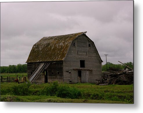 Barn Metal Print featuring the photograph A Barn In Northern Montana by Jeff Swan