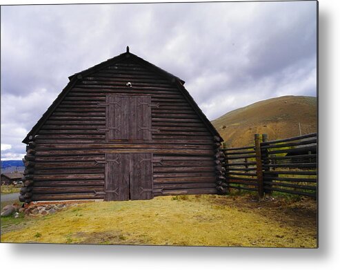 Barns Metal Print featuring the photograph A Barn In Wyoming by Jeff Swan
