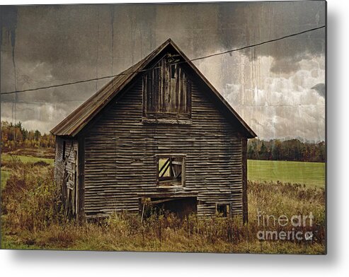 Autumn Metal Print featuring the photograph Antique Barn by Alana Ranney