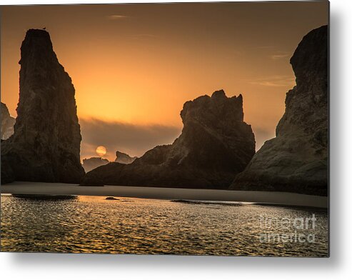 Sunset Metal Print featuring the photograph Bandon Sunset by Janis Knight