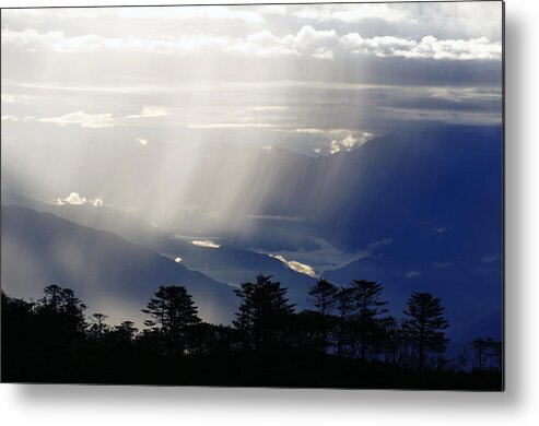 Scenics Metal Print featuring the photograph Dramatic Cloudy Sky At Sandakphu by Dilwar Mandal