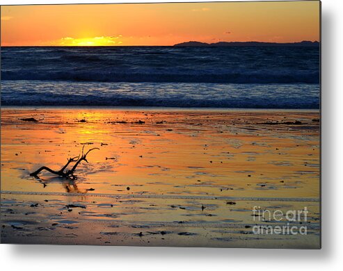 Sunset Metal Print featuring the photograph Glow by Johanne Peale