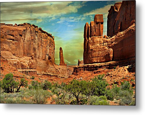 Soutwest Metal Print featuring the photograph Golden Glow On Park Avenue by Marty Koch