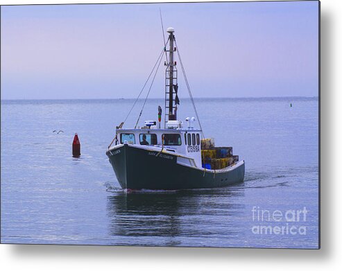 Commercial Metal Print featuring the photograph Haulin' Trap by Joe Geraci