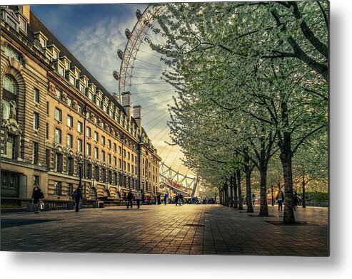 London Metal Print featuring the photograph Last Daylights At The London Eye by Nader El Assy