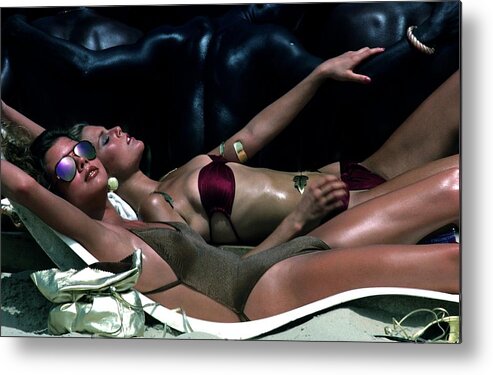 Accessories Metal Print featuring the photograph Debbie Dickinson and Christie Brinkley by Albert Watson