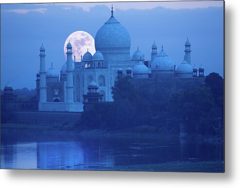 Outdoors Metal Print featuring the photograph Moonrise At Taj Mahal by Grant Faint