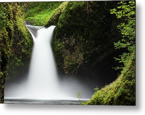 Scenics Metal Print featuring the photograph Punch Bowl Falls Columbia River Gorge by Fotovoyager