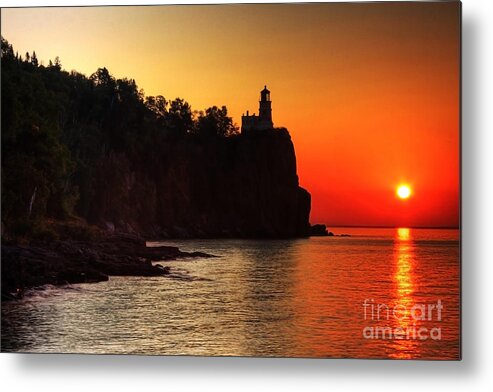 Sunrise Metal Print featuring the photograph Split Rock Lighthouse - Sunrise by Wayne Moran