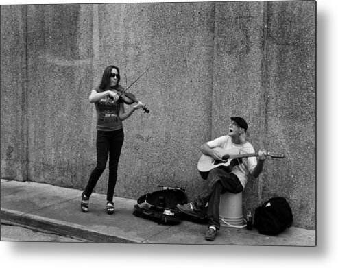 B&w Metal Print featuring the photograph Street Performers by Mauricio Jimenez