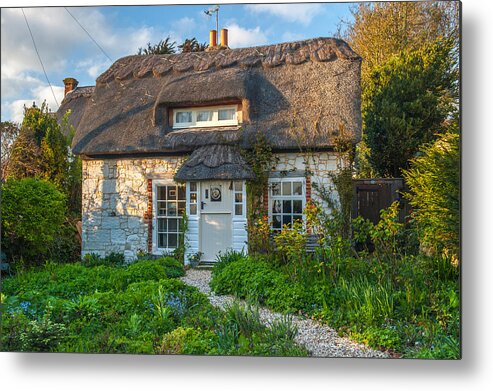 Brighstone Metal Print featuring the photograph Thatched Cottage in Brighstone Isle of Wight by David Ross