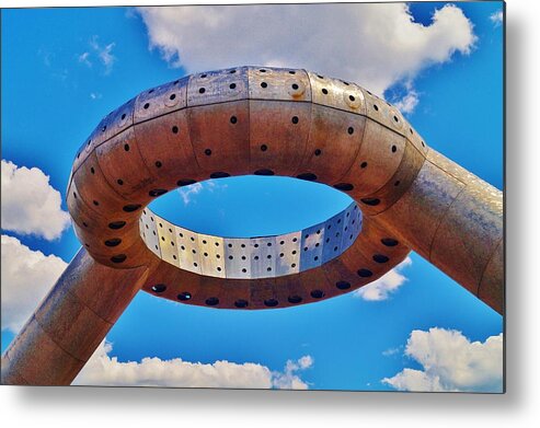 Fountain Metal Print featuring the photograph The Water-less Ring by Daniel Thompson