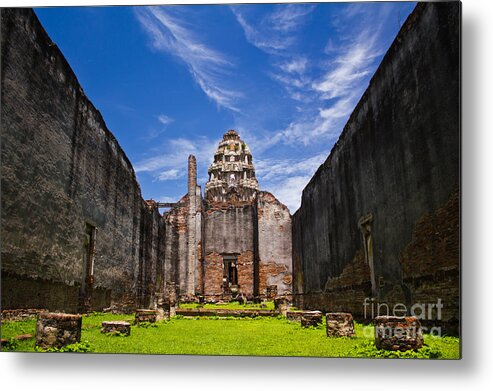 Lopburi Metal Print featuring the photograph Wat Phasrirattanamahathat by Tosporn Preede