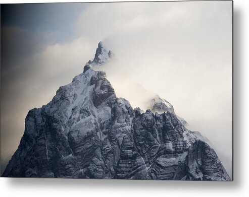 00429501 Metal Print featuring the photograph Mountain Peak In The Salvesen Range by Flip Nicklin