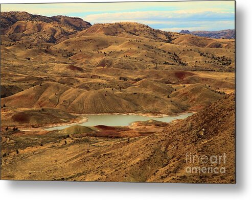 John Day Fossil Beds Metal Print featuring the photograph Paint Around The Lake by Adam Jewell