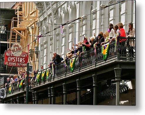 Pearl Restaurant Metal Print featuring the photograph Pearl Restaurant Parade Spectators by Jim Albritton