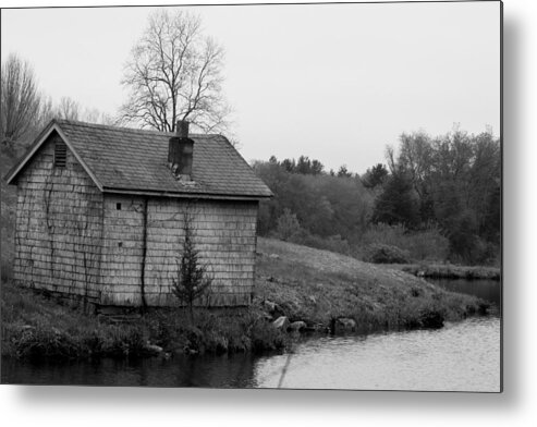 Well House Metal Print featuring the photograph Well House 1 by Kim Galluzzo Wozniak
